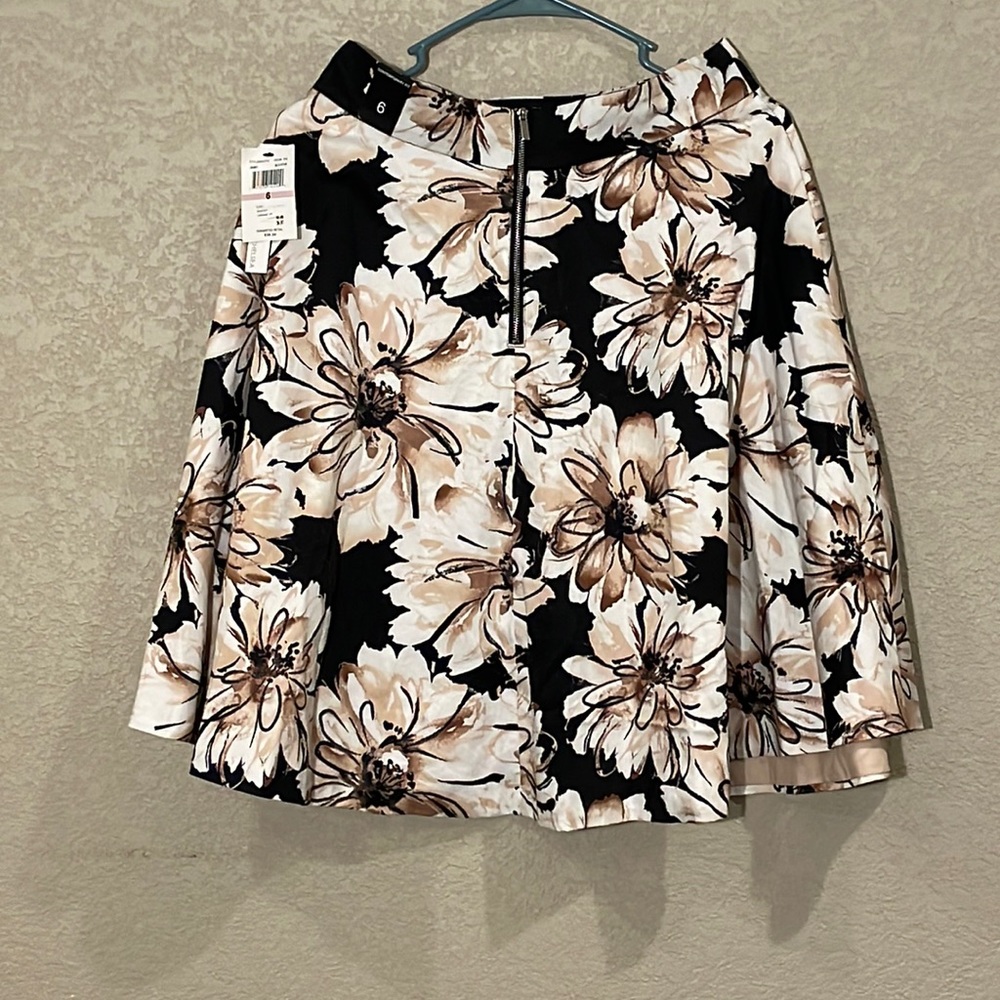 Amanda and Chelsea floral knee length skirt 6